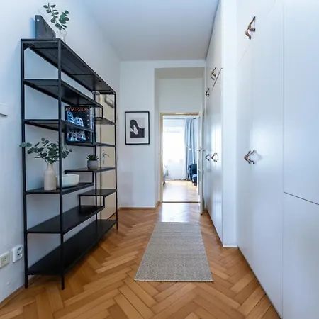 Apartment Spacious In The Heart Of Smichov