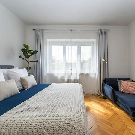 Apartment Spacious In The Heart Of Smichov *