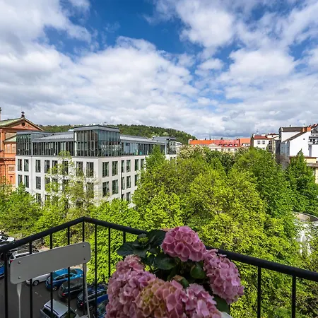 Spacious In The Heart Of Smichov Apartment