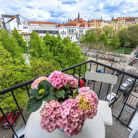 Spacious In The Heart Of Smichov Apartment